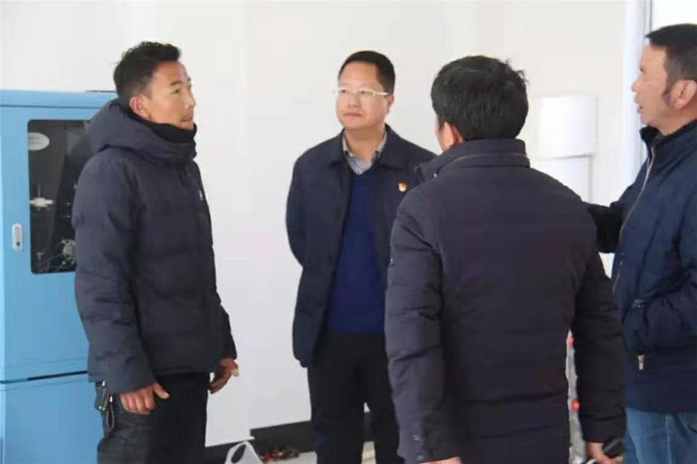 吉隆縣縣委副書記、縣長胡紅等領(lǐng)導班子進行檢查和指導工作